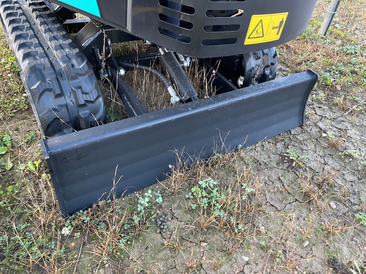 #1694-•-agt-qh12r-mini-excavator-image-17