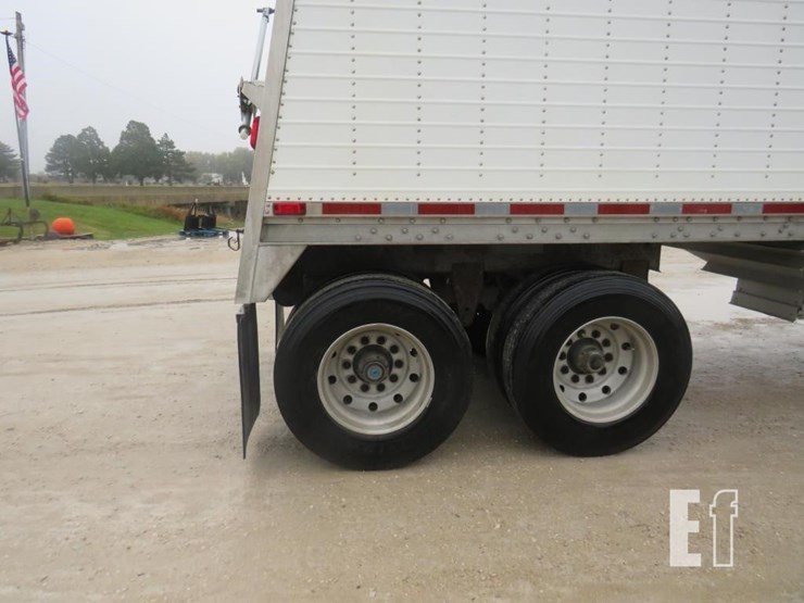 1995-wilson-41-ft-image-3