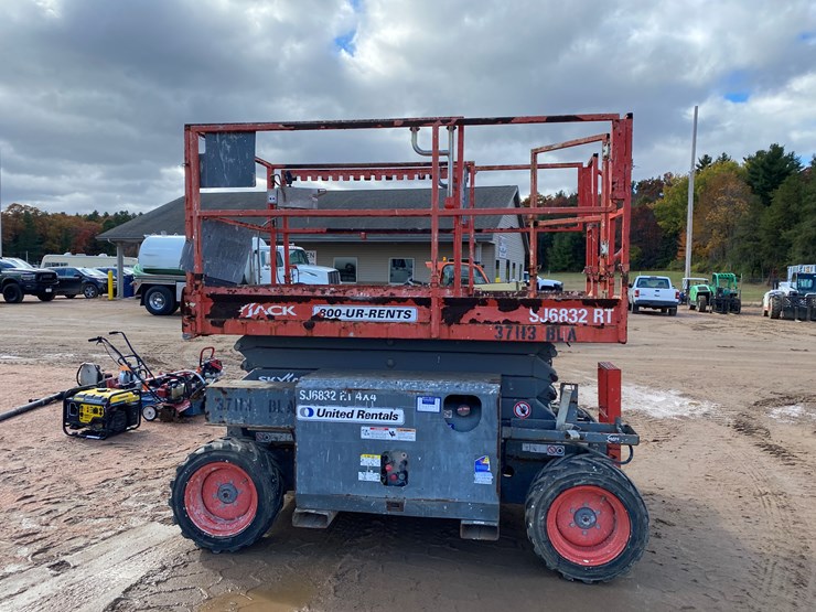 2016-skyjack-sj6832rt-image-4