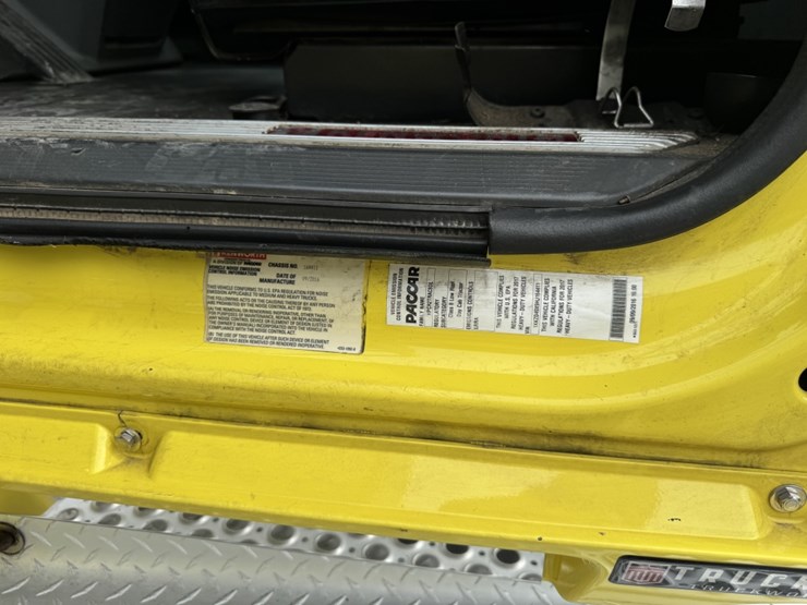 2017-kenworth-t880-image-13