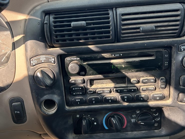 2001-ford-explorer-xlt-image-11