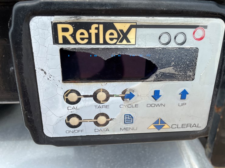 2011-peterbilt-365-image-25