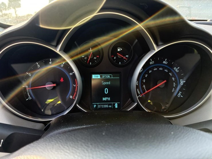 2014-chevrolet-cruze-sedan-image-15