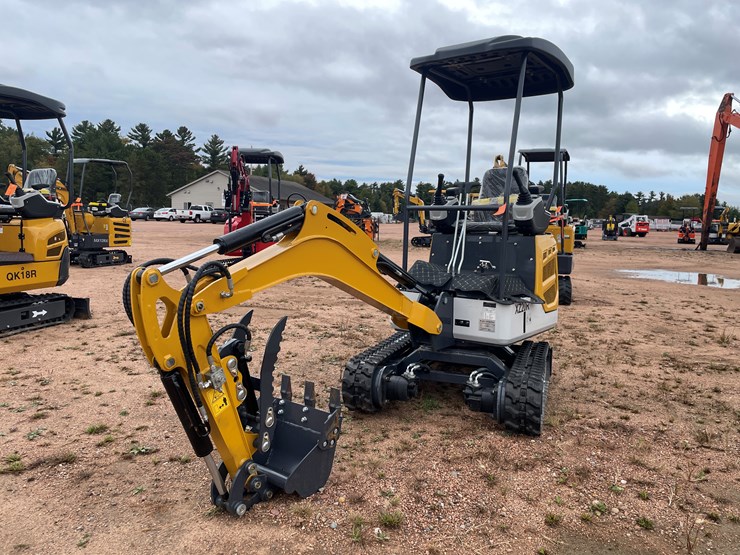 #1791-•-agt-xz20r-mini-excavator-image-1