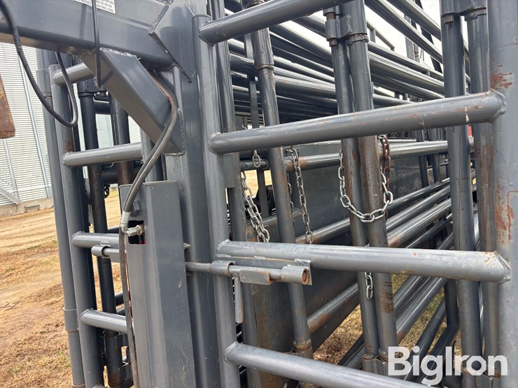 2017-linn-post-&-pipe-wrangler-portable-corral-image-13