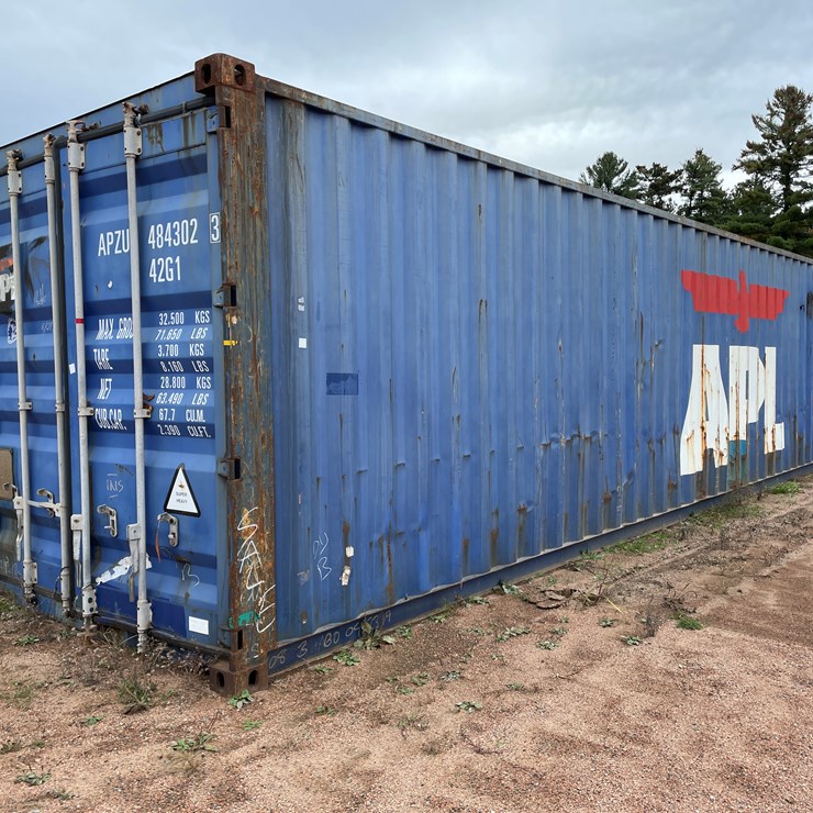 #3352 • 40' Standard Height Shipping Container