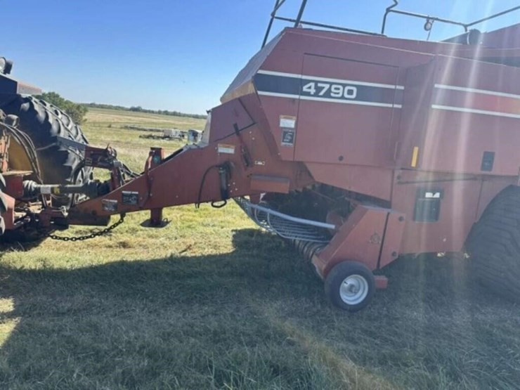 hesston-4790-image-7