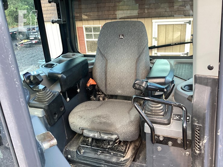 2021-deere-750l-image-13