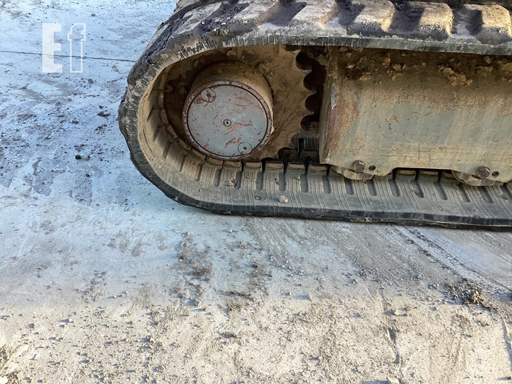 2016-takeuchi-tb240-image-13