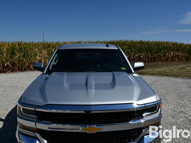 2017-chevrolet-silverado-1500-lt-image-10