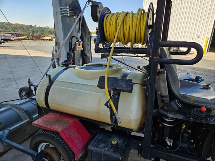 #2525-•-toro-1100-sprayer-image-23