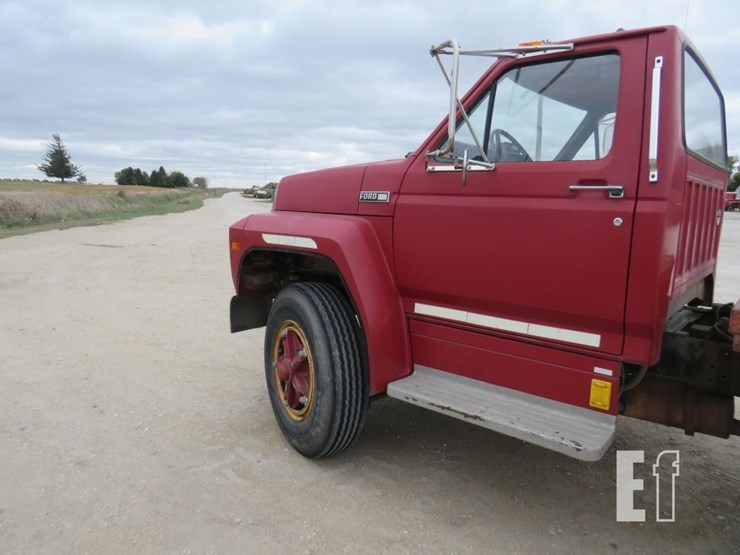 1982-ford-f700-image-9