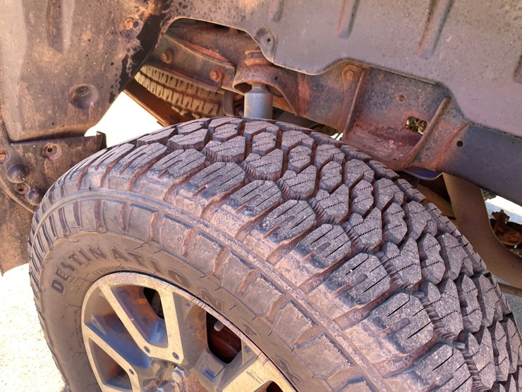 2015-toyota-tundra-sr5-image-14