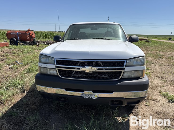 2007-chevrolet-silverado-2500-image-2