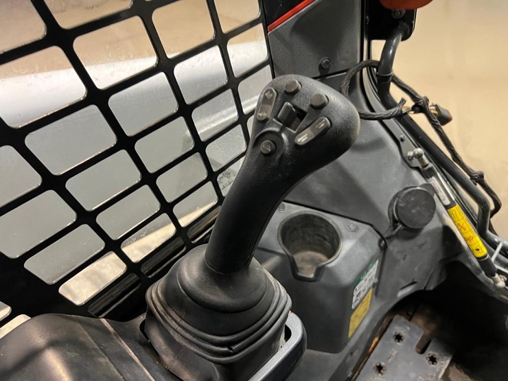 2020-bobcat-t76-image-29