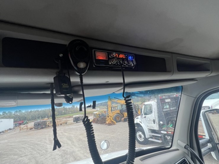 2016-kenworth-t880-image-21