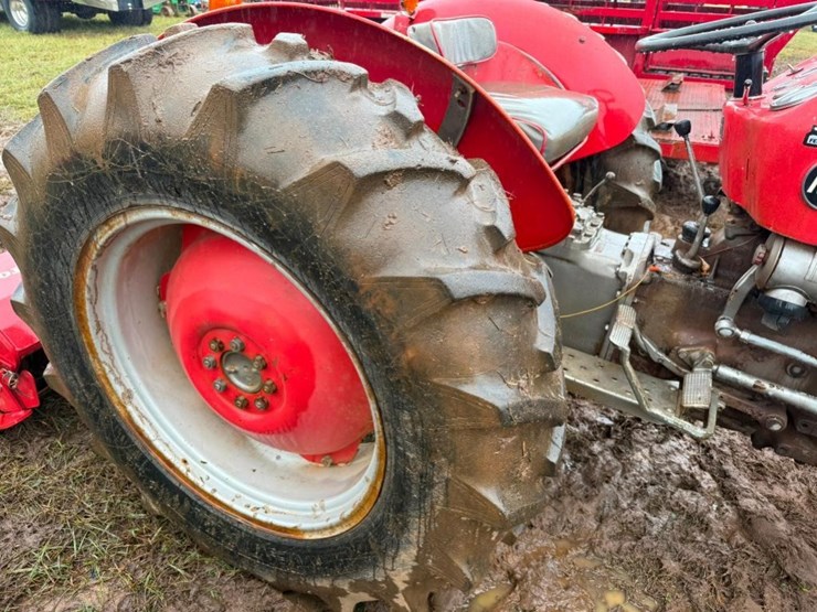 massey-ferguson-135-image-3