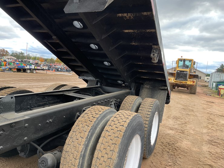 2004-international-7400-image-37