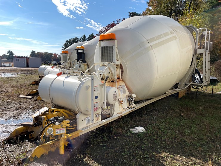 #3373-•-mcneilus-cement-mixer-drum-with-chutes-and-controls-image-1