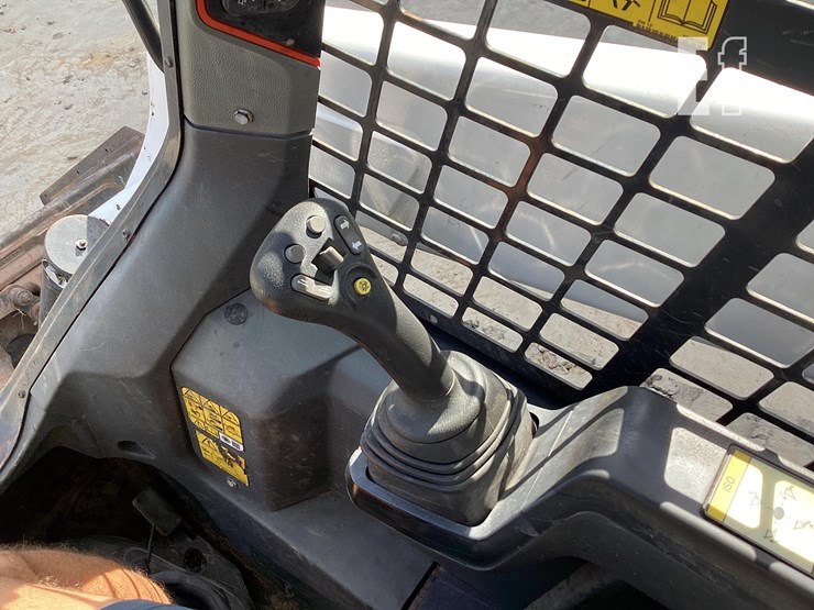 2021-bobcat-t64-image-16