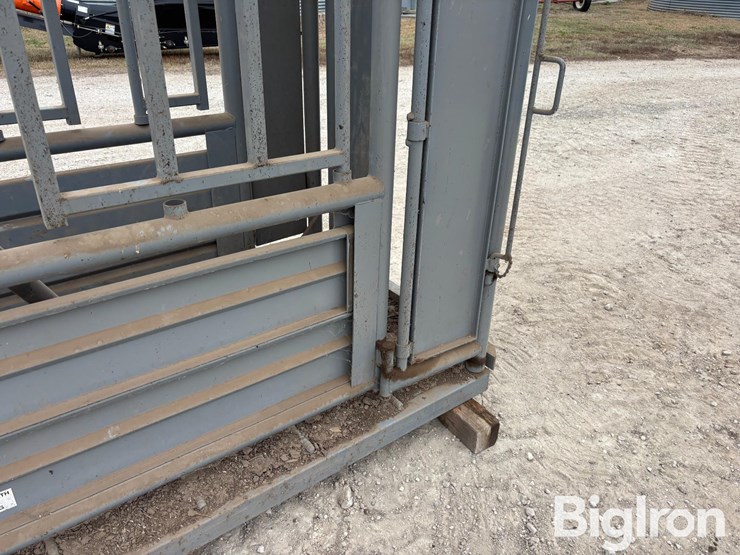 pearson-cattle-squeeze-chute-image-14