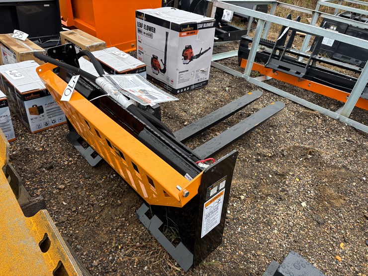 #70-•-skid-steer-hydraulic-position-pallet-forks-image-2