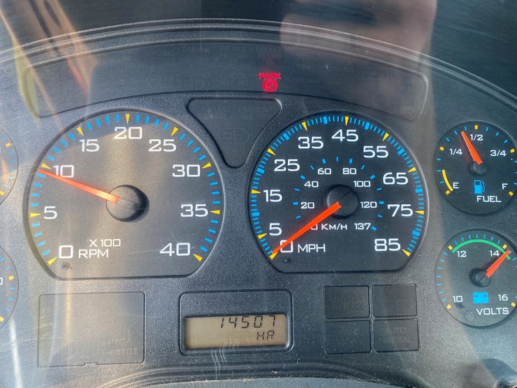 2003-international-7400-image-56