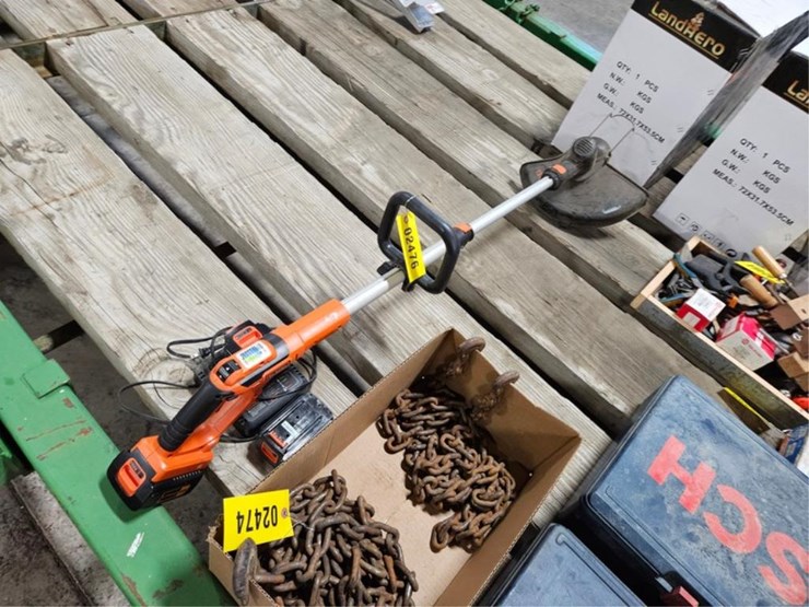 #2476-•-black-&-decker-40-volt-string-trimmer-image-3