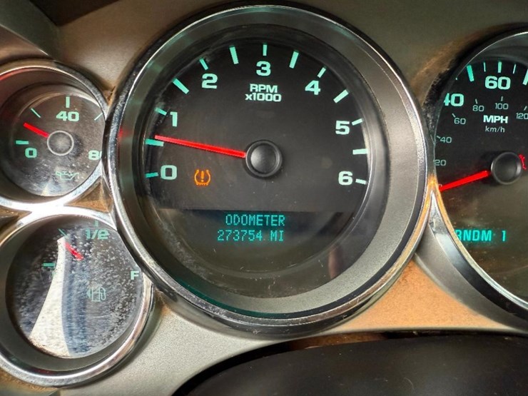 2010-chevrolet-2500-image-15