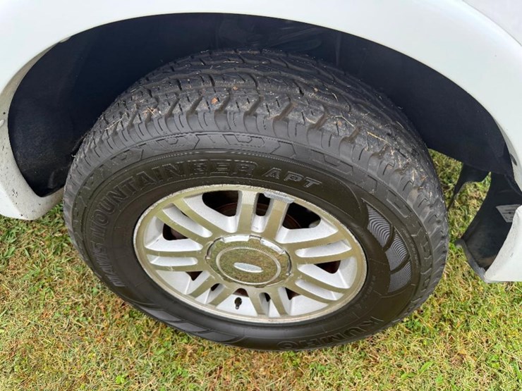 2011-ford-f150-lariat-image-31