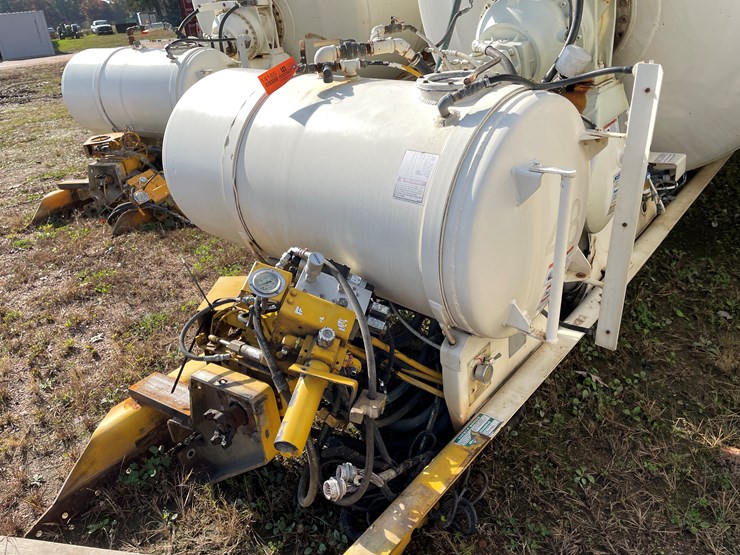 #3374-•-mcneilus-cement-mixer-drum-with-chutes-and-controls-image-12