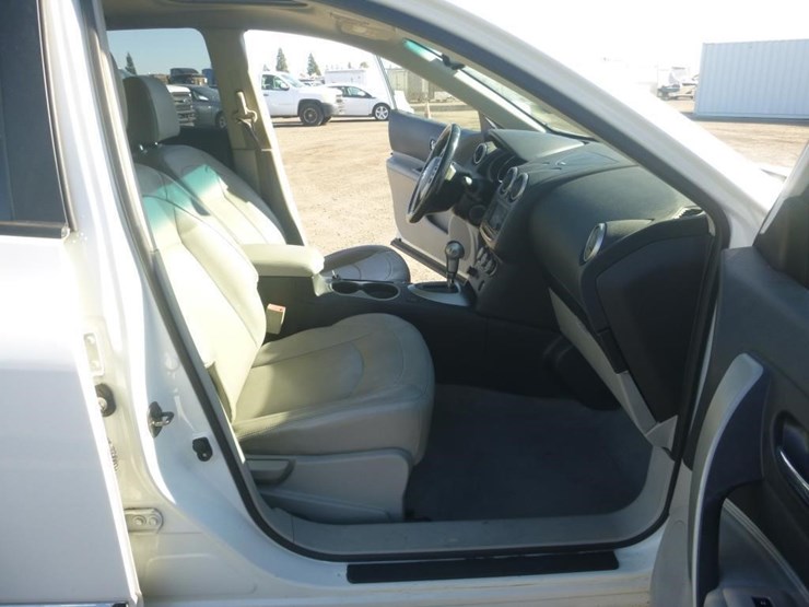 2011-nissan-rogue-image-8