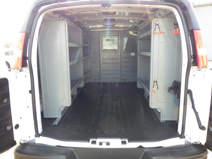 2018-chevrolet-express-2500-image-8