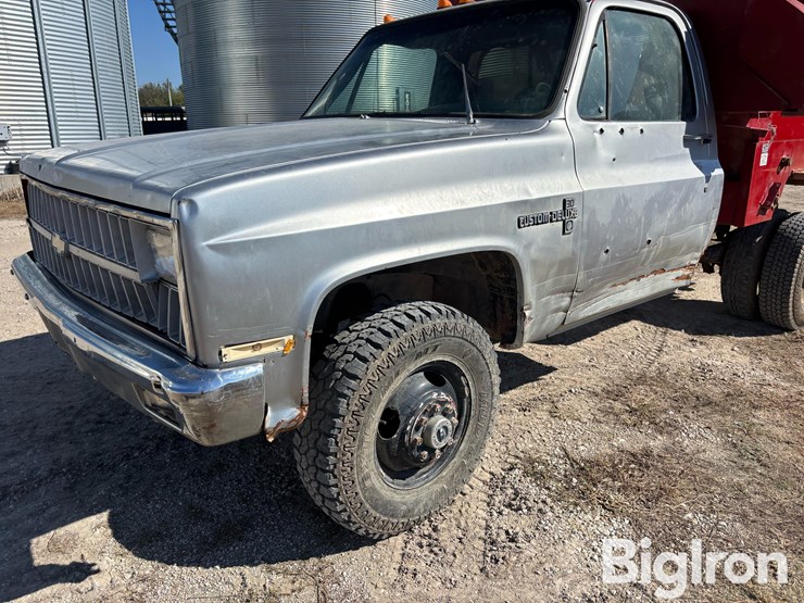 1982-chevrolet-k30-4x4-feed-truck-image-9