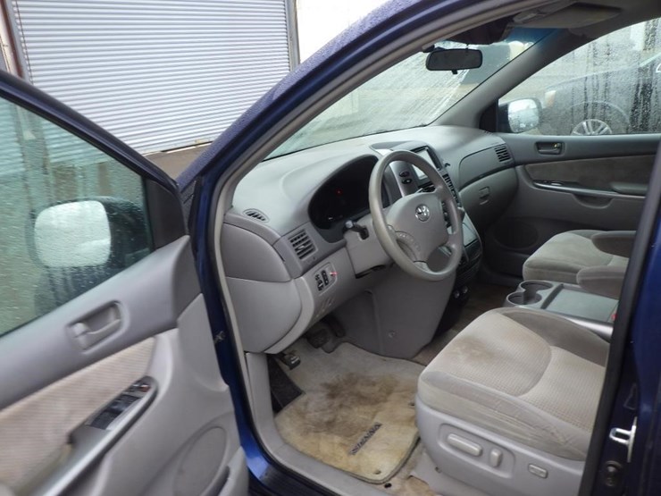 2007-toyota-sienna-image-5