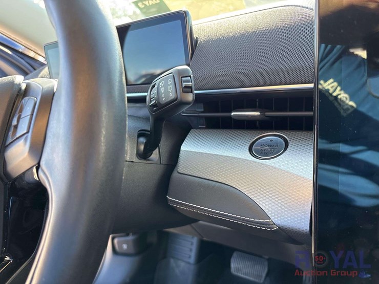 2021-ford-mustang-mach-e-image-15