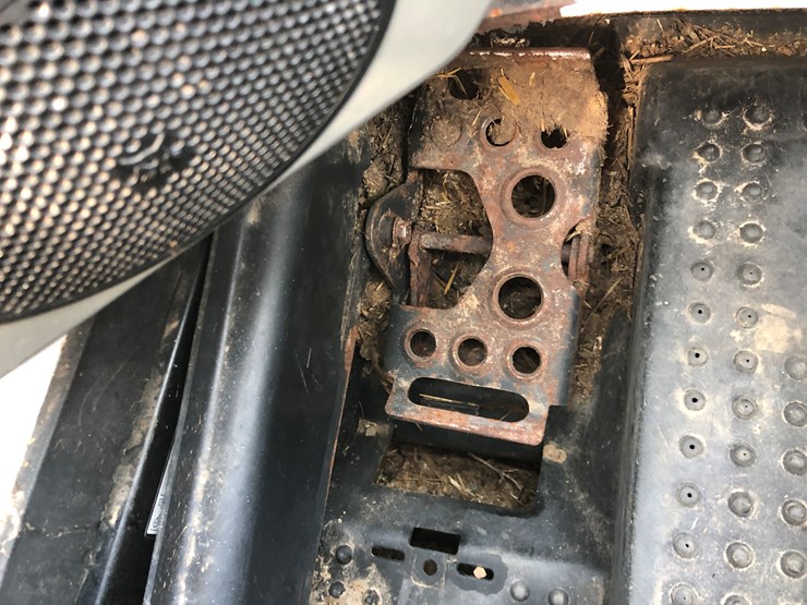 2014-bobcat-s650-image-66