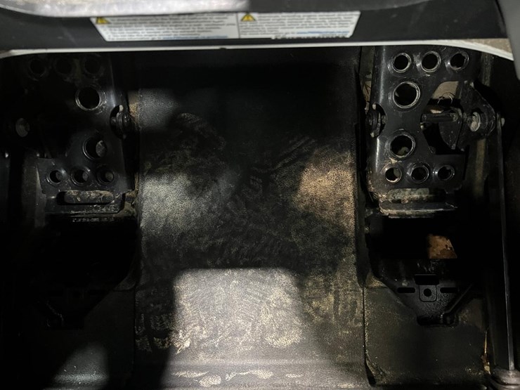 2023-bobcat-t740-image-32