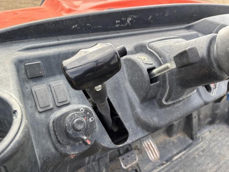 2019-kubota-rtvx1140-image-14