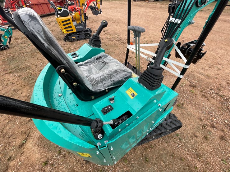 #1688-•-agt-h15r-mini-excavator-image-10