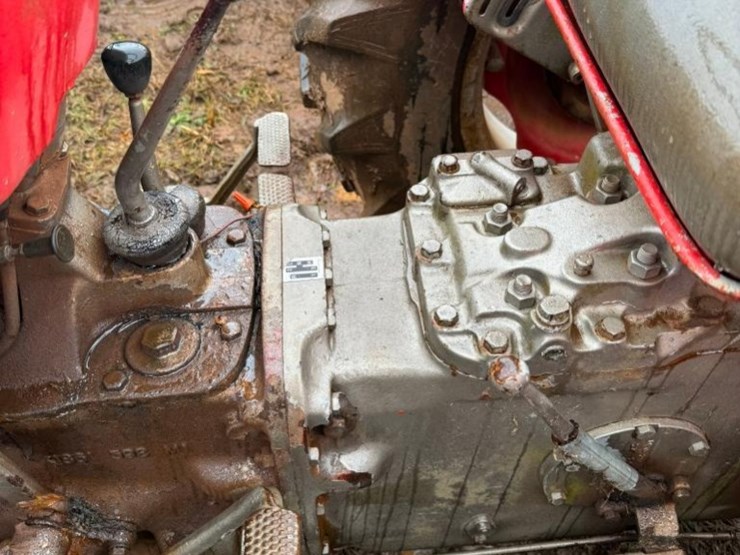 massey-ferguson-135-image-10
