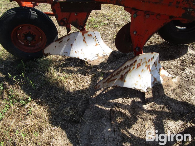 case-6x16-semi-mounted-plow-image-18