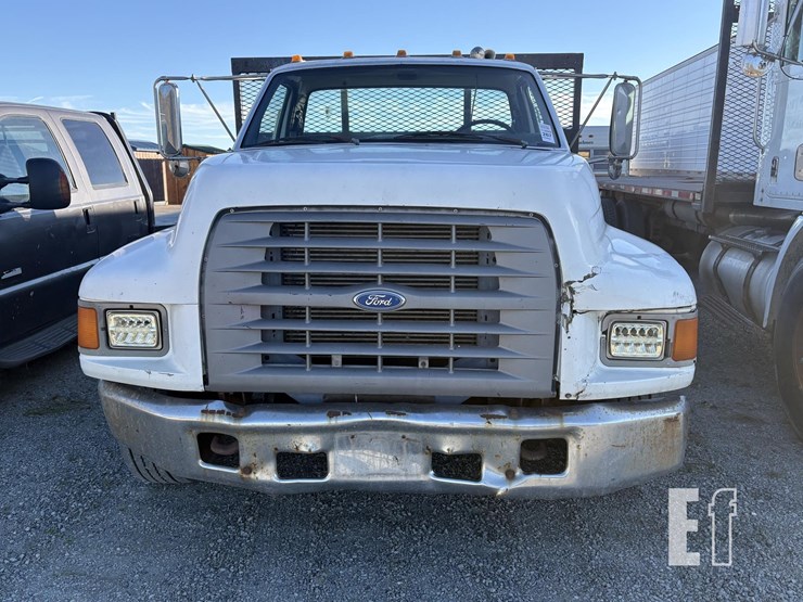 1996-ford-f800-image-2