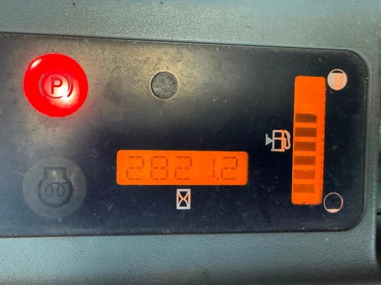 new-holland-ls185b-image-12