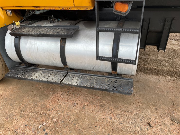 2004-international-7400-image-11