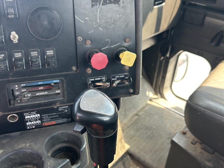 2000-international-9100-image-9