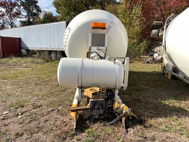#3375-•-mcneilus-cement-mixer-drum-with-chutes-and-controls-image-2