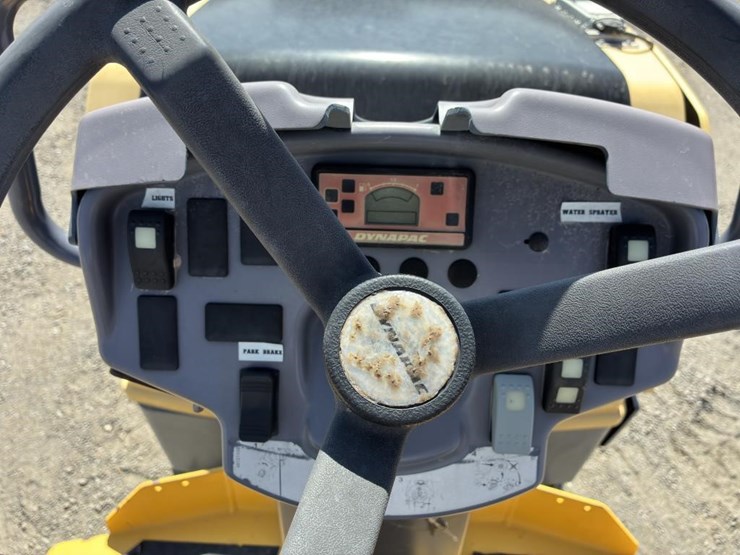 2015-dynapac-cc1200-image-21