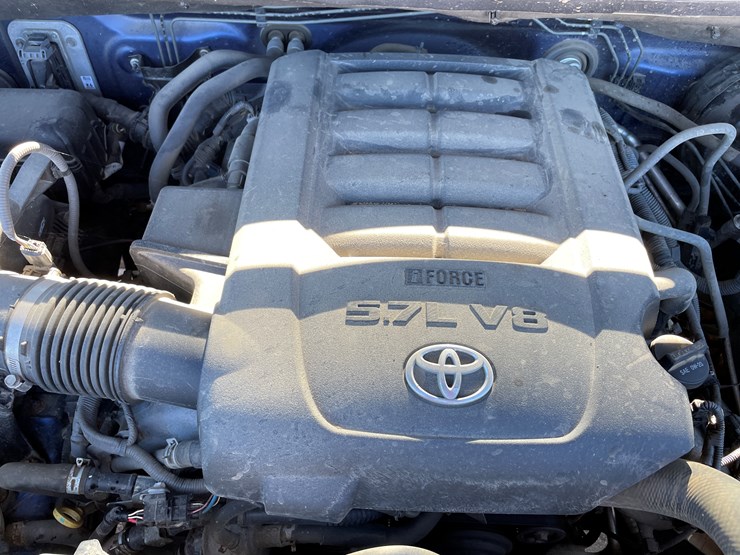 2015-toyota-tundra-sr5-image-44