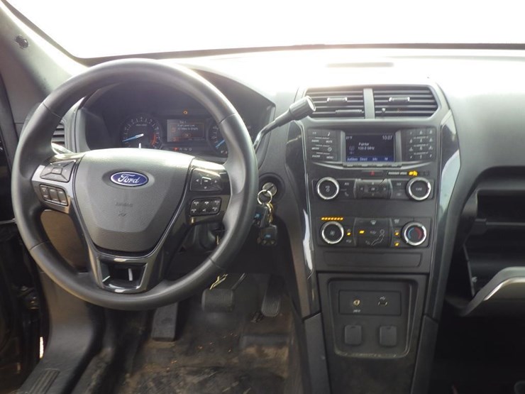 2019-ford-explorer-image-9